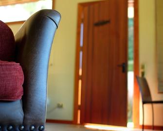 塔拉日出山莊 - 刺槐灣 - 陶波 - 客廳