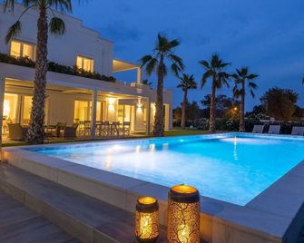 Portoverde Beach Villa 12, Emma Villas - ميسانو ادرياتيكو - حوض السباحة