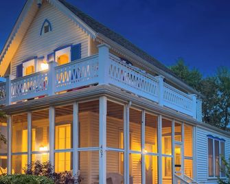 1875 house, beach across the street. Now booking 2026! - Cape May Point - Building