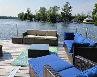 Fully renovated luxury waterfront cottage - Havelock - Patio