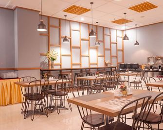 d'primahotel Panakkukang Makassar - מקאסר - מסעדה