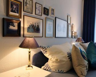 Lovely Living Ambience, 3 Rooms Absolutely Quiet In The Center, 4 Km Heidelberg - Leimen - Schlafzimmer