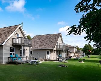 Lions Head Beach Motel & Cottages - Lion's Head - Building