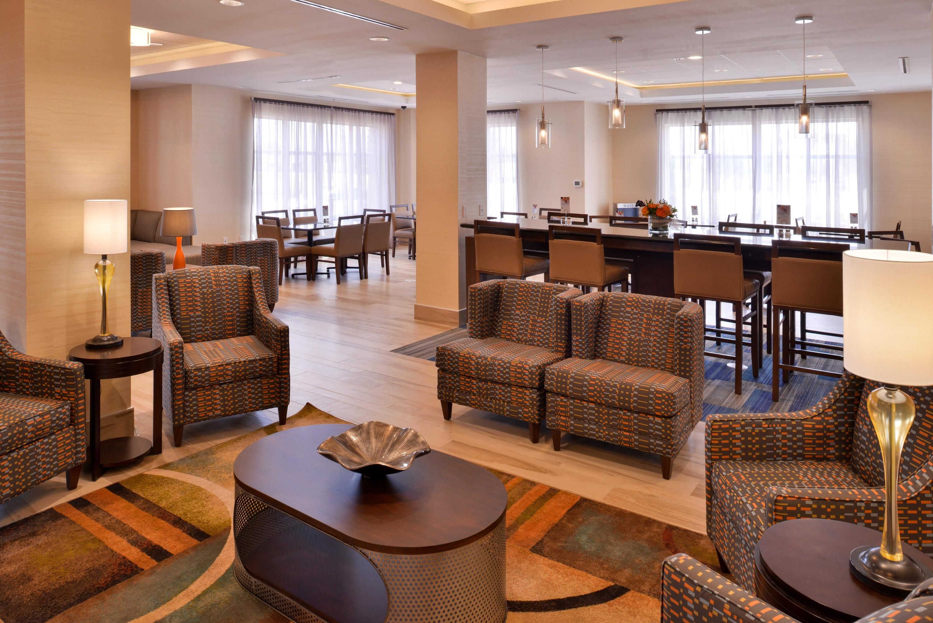 Holiday Inn Express & Suites Loma Linda- San Bernardino S By IHG - Loma Linda - Restaurante