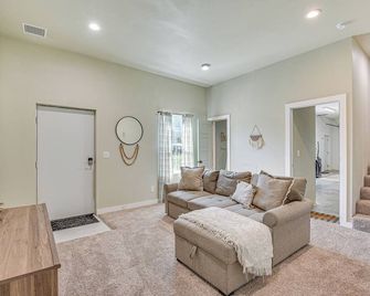 Indoor Recreation Room at Skiatook Vacation Rental - Skiatook - Living room