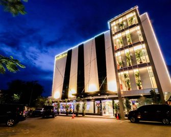 Lovina Inn Hotel Batam - Batam - Edifício