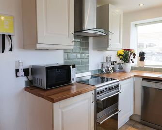 Mallard Cottage - Whitby - Kitchen