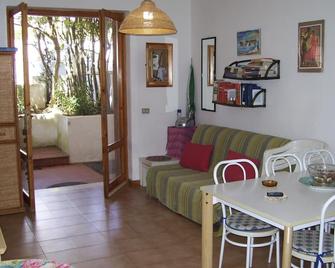 Casa Marlon 200 m from the sea - Santa Cesarea Terme - Comedor