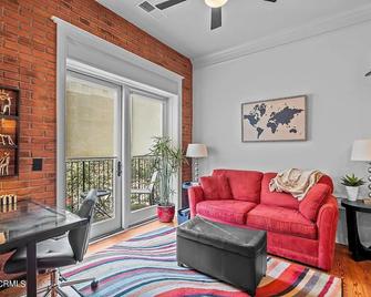 Downtown Condobalconyriverpet Friendlybeach - Wilmington - Living room