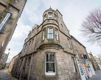 Fabulous 4 bedroomed townhouse in the heart of St Andrews - St. Andrews - Building