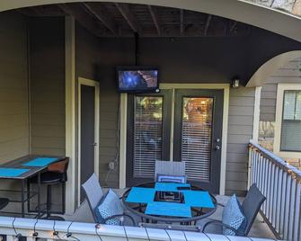 Home Away from Home for The Holidays - 'Sleeps 7' Come Stay & Play Instant Booking! - Charlotte - Balcó