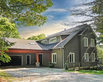 Luxury on Glen Lake - Eagle Lake - Building