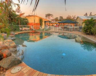 The Park Motel - Charters Towers - Piscina