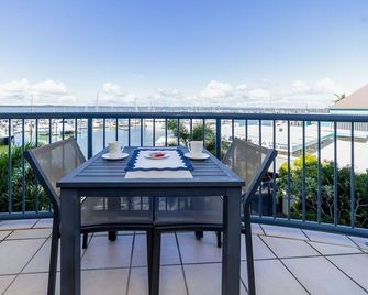 Mantra Marina Hotel Room - Urangan - Balcony