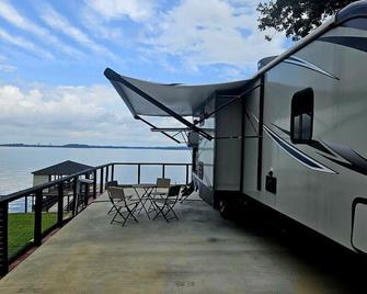 Lakefront Retreat Paradise - Pittsburg - Balkon
