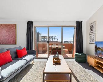 Spacious Inner-West 2-Bed with Alfresco Dining - Sydney - Wohnzimmer