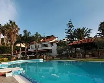 B&B Villa Bency - Capo d'Orlando - Басейн