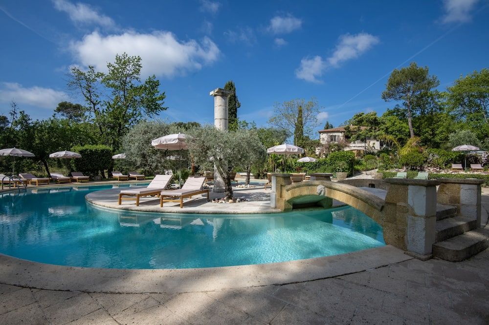 أوتل ليه ميسيوج