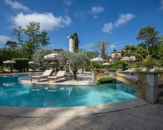Hotel Les Messugues - Saint-Paul-de-Vence - Pool