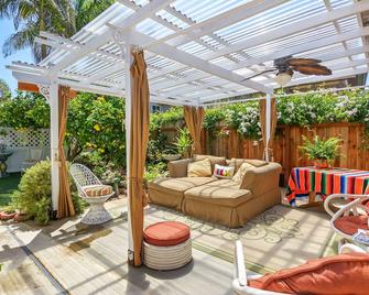 Beautiful beach cottage only steps from the beach, private yard, kids welcome! - Encinitas - Patio