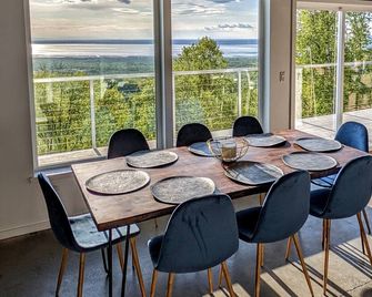 Modern 4br Loft- Denali View, Roofdeck, - Eagle River - Comedor