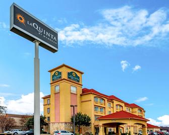 La Quinta Inn & Suites By Wyndham Dfw Airport West - Bedford - Bedford - Building