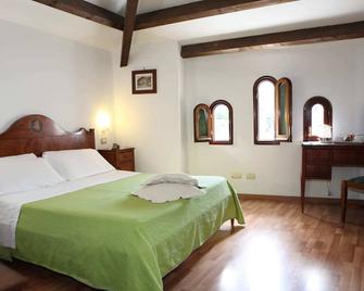 La Magnolia Sorrento - City Centre Hotel - Sorrento - Bedroom