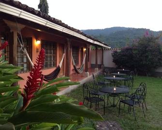 Casa Jaguar Centrally Located 2 bdrm House with all Amenities - Copan Ruinas - Patio