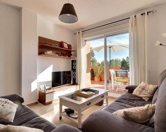 2231 - Amazing 3 bedrooms with 3 sunny terraces - Casares - Sala de estar