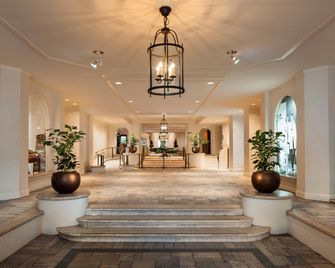 Moana Surfrider, A Westin Resort & Spa, Waikiki Beach - Honolulu - Lobby