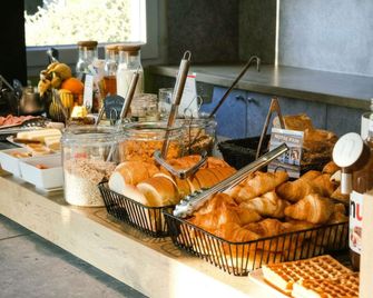 Ibis Budget Saint Omer Centre - Saint-Omer - Buffet