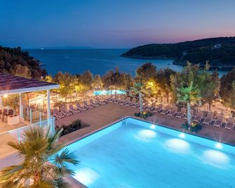Gava Waterman Island Cottages - Milna (Brač) - Басейн