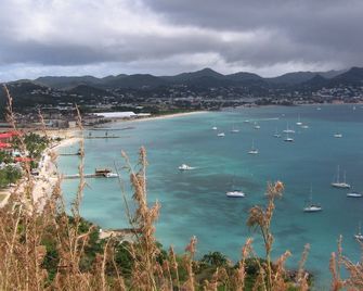 Sun West Villa, BonneVue - Sleeps 2 with Shared Pool and Caribbean View - Rodney Bay - Παραλία