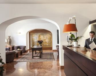 Palazzo Brunaccini Boutique Hotel - Palermo - Front desk