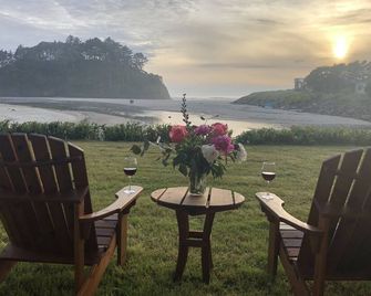 Prime Ocean/Beach Location & Spectacular View!Ground Level Condo,Fresh Update - Neskowin - Patio