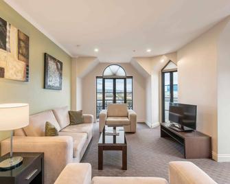 Frome Apartments - Adelaide - Living room