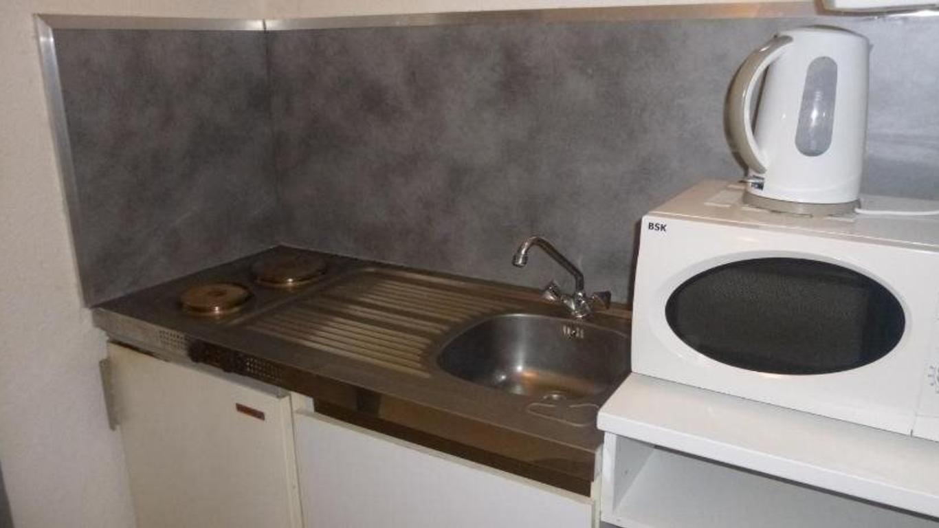 Studio-Hotel Porte De France