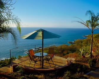 Montezuma Heights Art House. Amazing ocean view. Sleep 7 - Montezuma - Patio