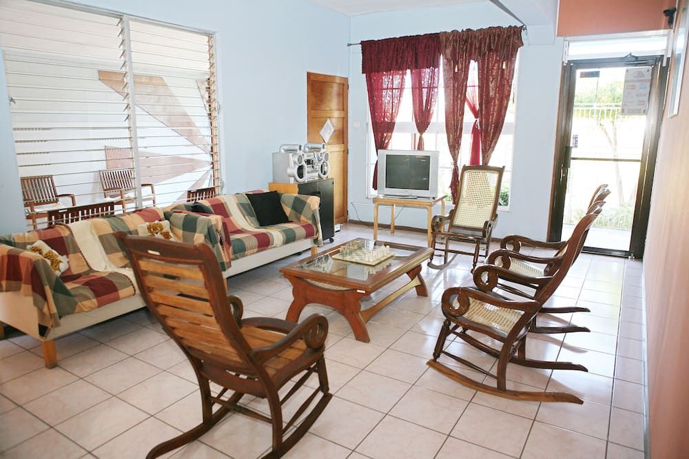 We make you feel like a member of our Family! - Managua - Soggiorno