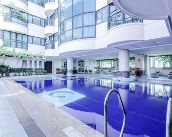 Makati Palace Hotel - Manila - Pool