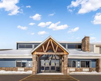 AmericInn by Wyndham Aberdeen Event Center - Aberdeen - Building