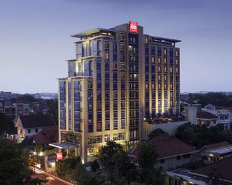 Ibis Semarang Simpang Lima - Semarang - Building