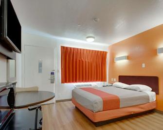Motel 6 Muskogee - Muskogee - Bedroom
