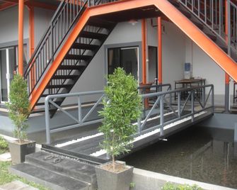 Ndalem Sorogenen Guesthouse - Yogyakarta - Edificio