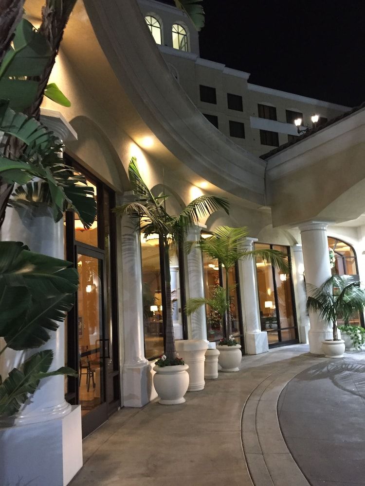 DoubleTree Suites by Hilton Hotel Anaheim Resort - Convention Center