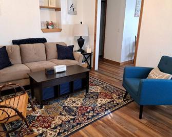 Ozark Country Cottage: In the Heart of Ava - Ava - Sala de estar