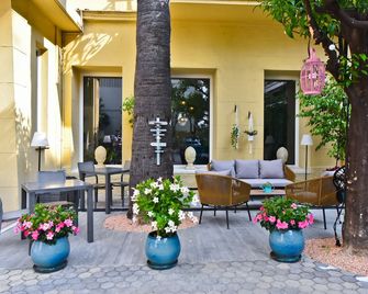 لا فيلا نيس بروميناد - نيس - شرفة مرصوفة