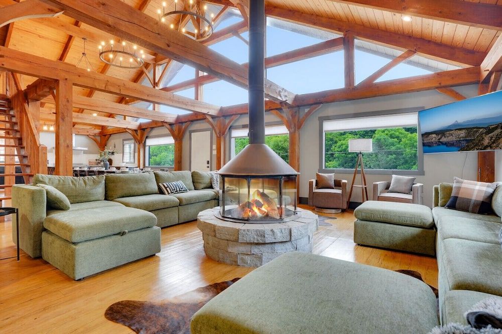 Pickleball, Sauna, Hot Tub, Cold Plunge, Game Room, Pond, Mini Golf