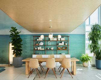 Courtyard by Marriott Santa Barbara Downtown - Santa Barbara - Lobby