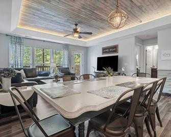 Blue Oak Hideaway - A Kids Paradise - Reeds Spring - Eetruimte